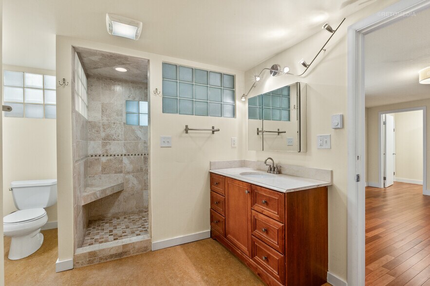 More Photos Of 2222 NW Irving St, Portland Apartments For Sale