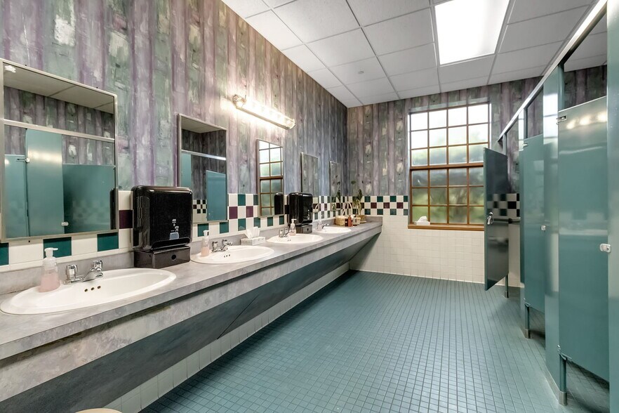 More Photos Of 672 Wehrle Dr, Buffalo Restaurant For Sale