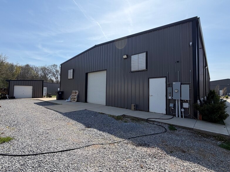 More Photos Of 2253 Boyds Creek Hwy, Sevierville Flex For Sale