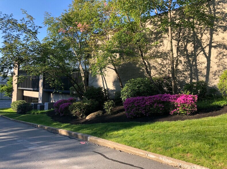 More Photos Of 13 Branch St, Methuen Medical For Lease