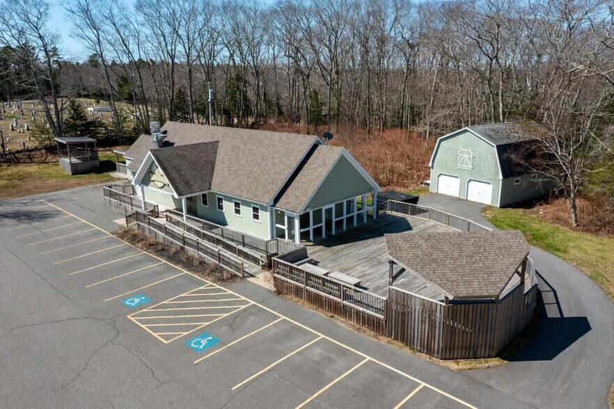 More Photos Of 2477 Bristol Rd, New Harbor Restaurant For Sale