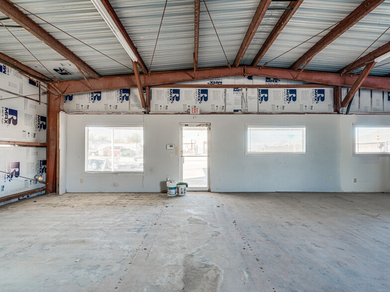 More Photos Of 140 Coin St, Fort Worth Warehouse For Sale