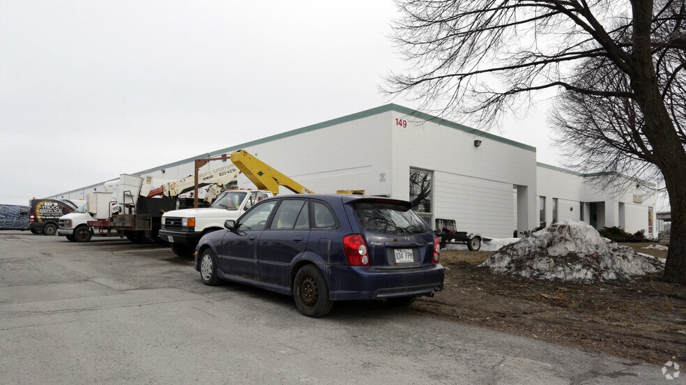 More Photos Of 149 Bentley Ave, Ottawa Warehouse For Lease