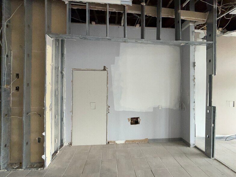 More Photos Of 37 Plaistow Rd, Plaistow Unknown For Lease