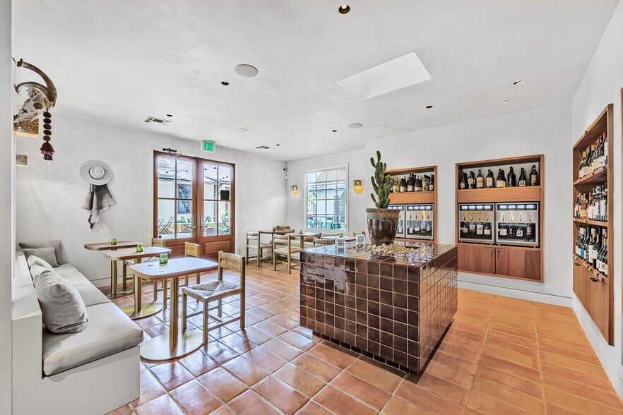 More Photos Of 425 E Main St, Fredericksburg Restaurant For Sale
