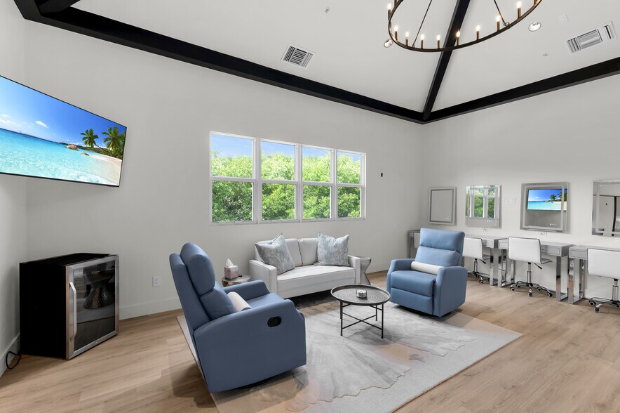 More Photos Of 6901 Hendry Creek Dr, Fort Myers Specialty For Sale