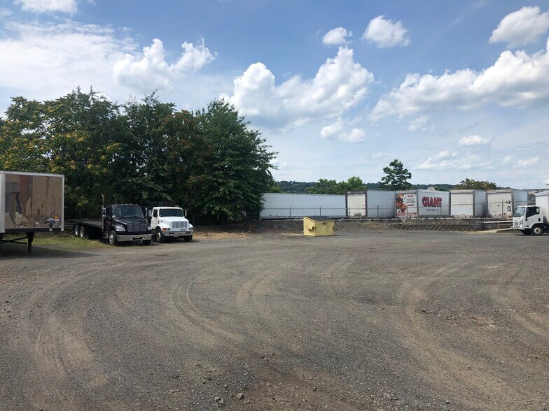 More Photos Of 60 5th Ave, Hawthorne Industrial For Lease
