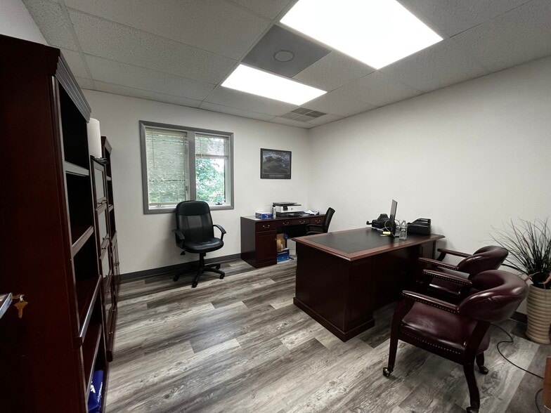 More Photos Of 5010 E Trindle Rd, Mechanicsburg Office Residential For Sale