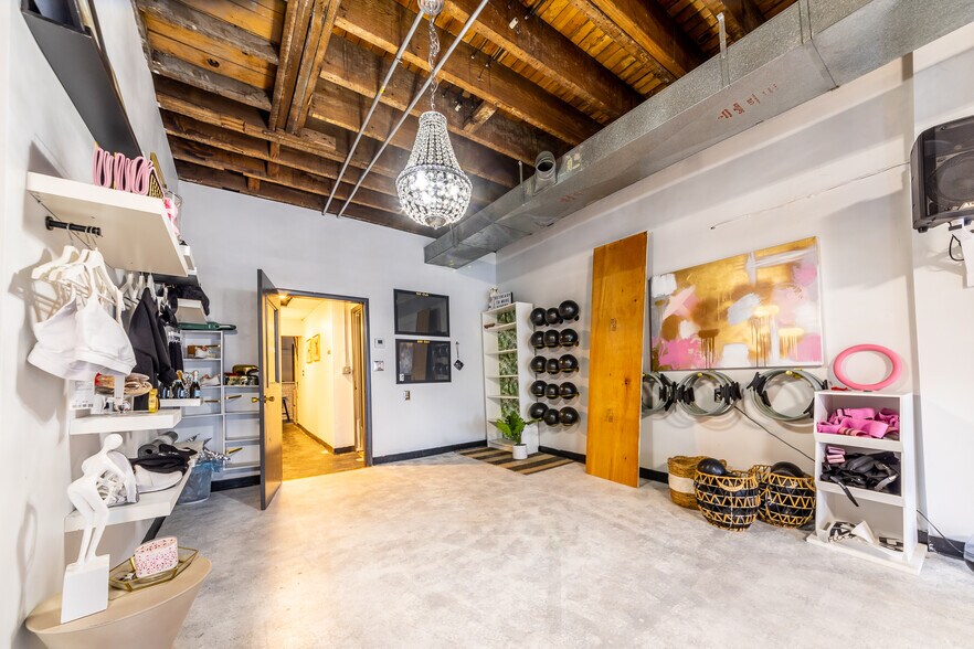 More Photos Of 827 E Warrington Ave, Pittsburgh Flex For Lease