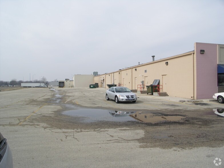 More Photos Of 342-380 W Chrysler Dr, Belvidere Storefront For Sale