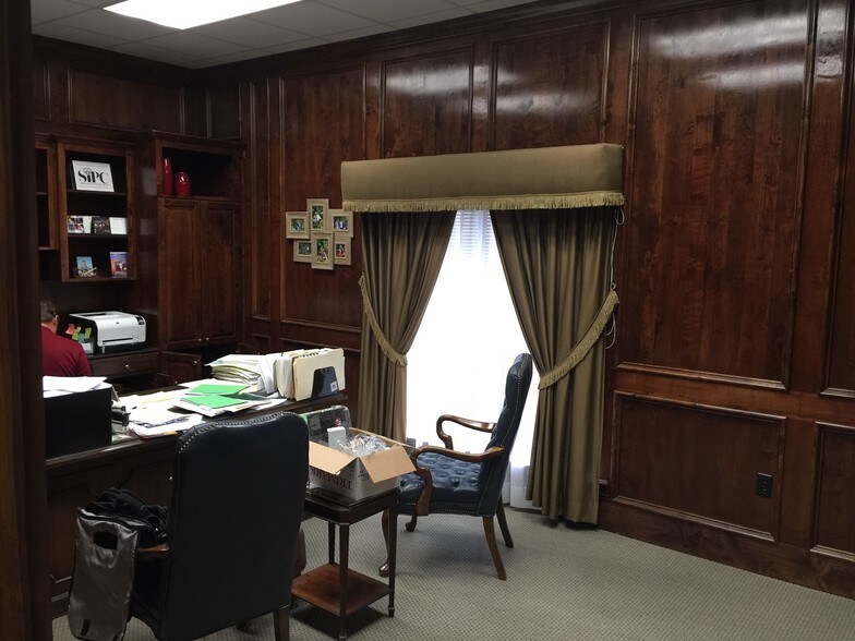More Photos Of 9335 Ellerbe Rd, Shreveport General Retail For Lease