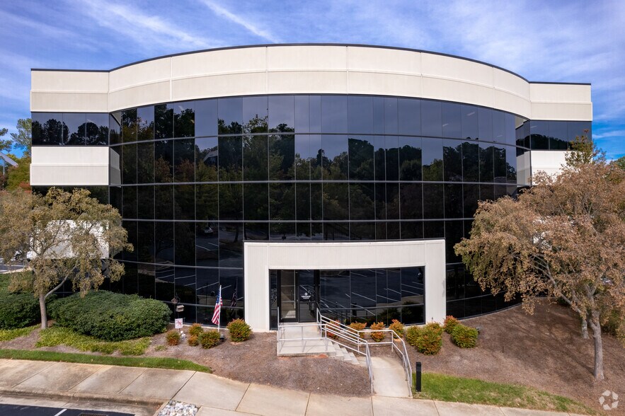 More Photos Of 5565 Centerview Dr, Raleigh Office For Lease