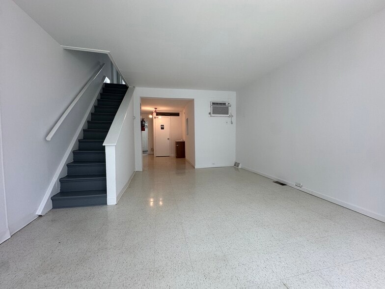 More Photos Of 37 W Maplewood Mall, Philadelphia Schools For Sale