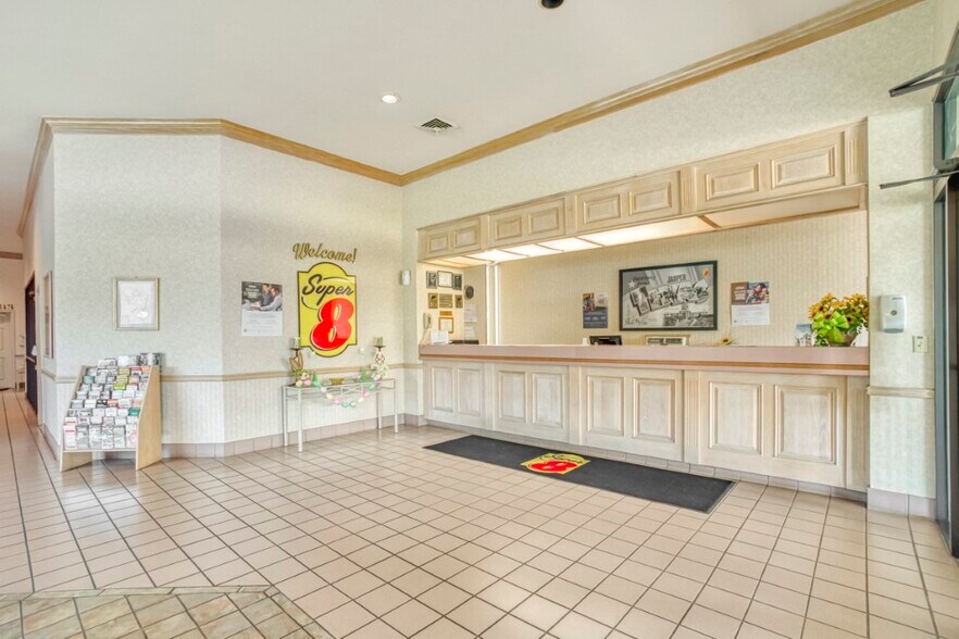 More Photos Of 2100 N Wheeler St, Jasper Hotel For Sale