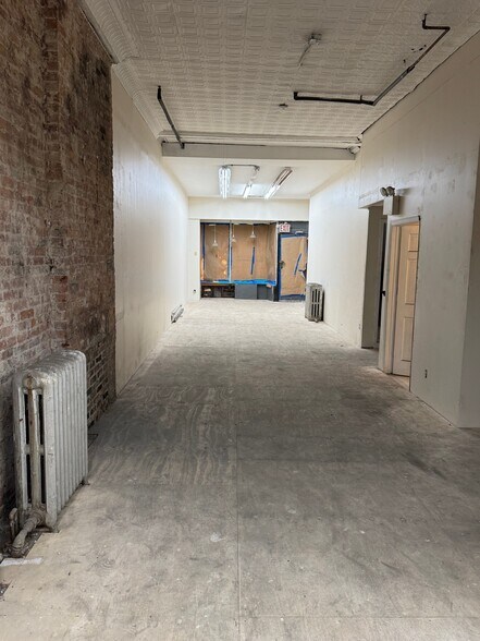 More Photos Of 385 7th Ave, Brooklyn Storefront Retail Residential For Lease
