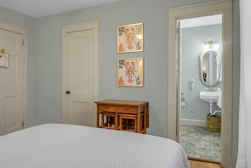 More Photos Of 205 Harper Ave, Carolina Beach Hotel For Sale