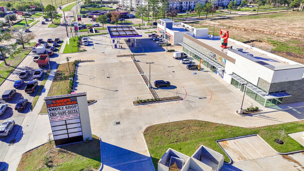 More Photos Of 650 W Rankin Rd, Houston Freestanding For Lease