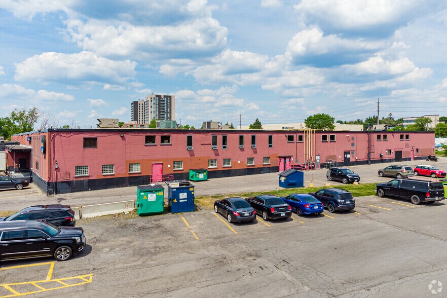 More Photos Of 2477 Kaladar Ave, Ottawa Warehouse For Lease