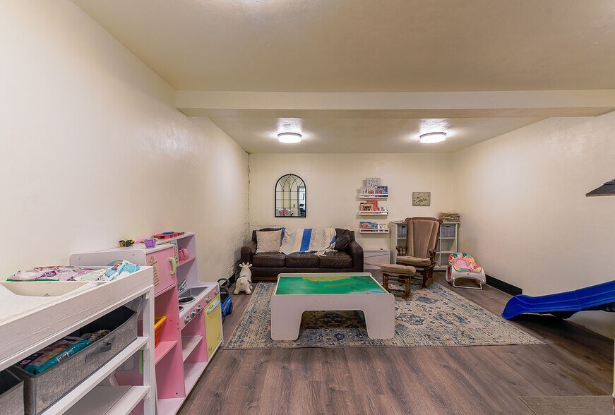More Photos Of 424 S Main St, Troy Bank For Lease