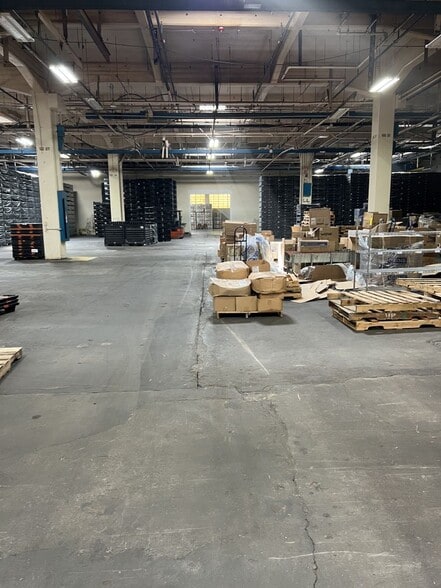 More Photos Of 75 Aircraft Rd, Southington Manufacturing For Lease