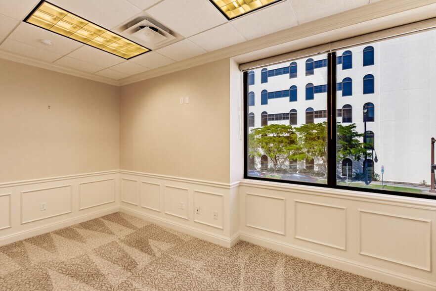 More Photos Of 2080 Ringling Blvd, Sarasota Office For Sale