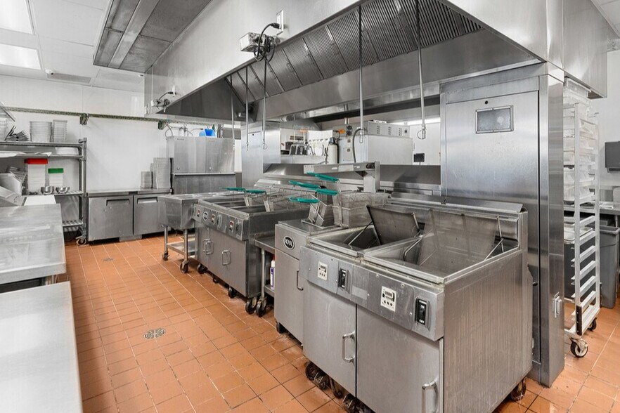 More Photos Of 800 University Dr E, College Station Unknown For Lease