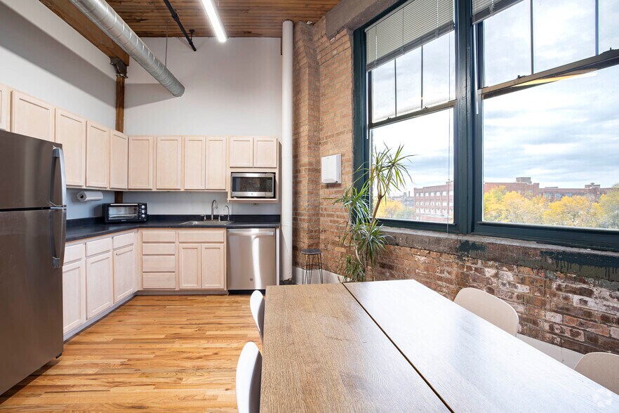 More Photos Of 1200 W 35th St, Chicago Coworking Space