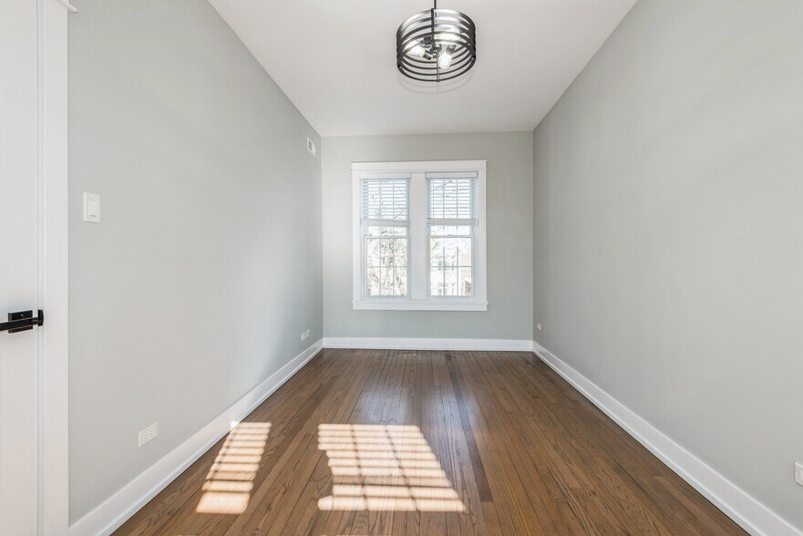 More Photos Of 1535 W Estes Ave, Chicago Multifamily For Sale