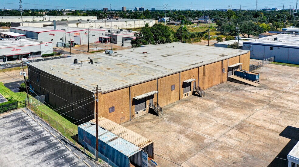 More Photos Of 6855 Wynnwood Ln, Houston Unknown For Lease