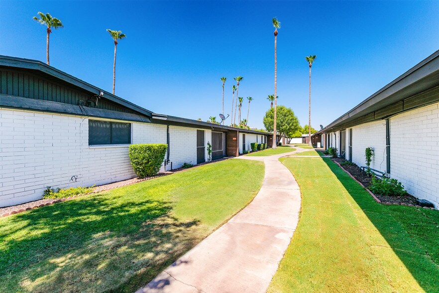 More Photos Of 2620 N 40th St, Phoenix Apartments For Sale