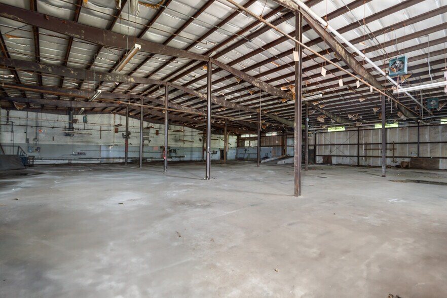 More Photos Of 277 E Main St, East Brookfield Warehouse For Sale
