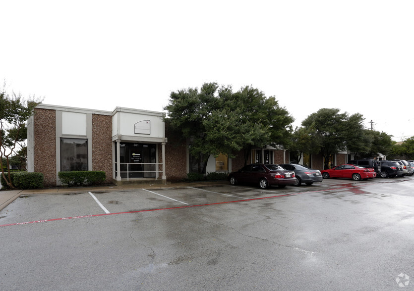 Primary Photo Of 800 Business Pky, Richardson Showroom For Lease