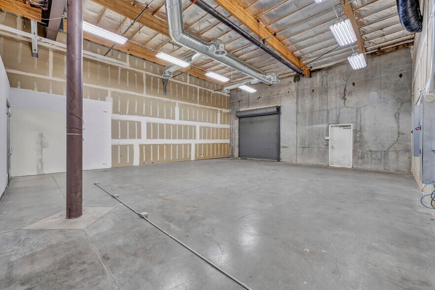 More Photos Of 2245 Meridian Blvd, Minden Showroom For Sale