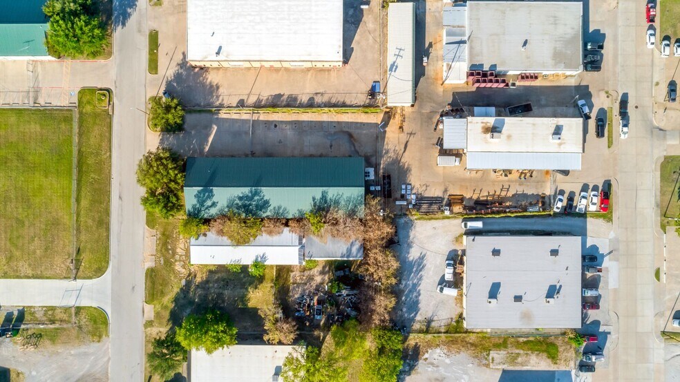 More Photos Of 4201 Clay Ave, Haltom City Warehouse For Lease