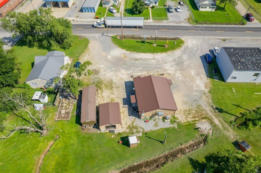 More Photos Of 307 E State St, Delta Flex For Sale