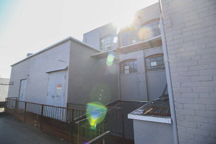 More Photos Of 39 Meade St, Trenton Distribution For Lease