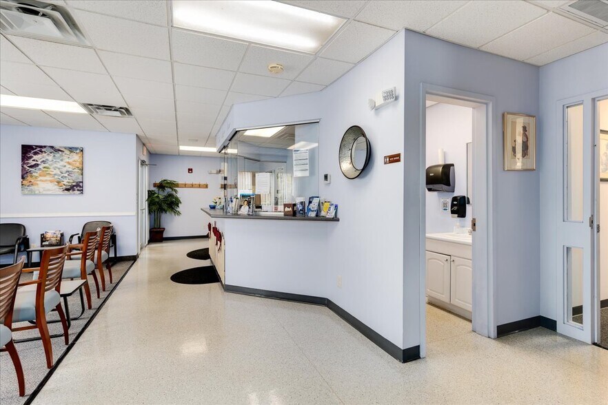 More Photos Of 207 Stage Rd, Hampstead Office For Sale