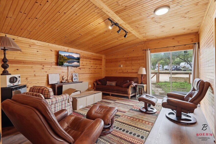 More Photos Of 185 Mitchell Dr, Spring Branch Warehouse For Sale
