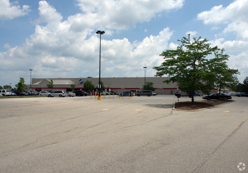 More Photos Of 1055 Mchenry Rd, Wheeling General Retail For Sale