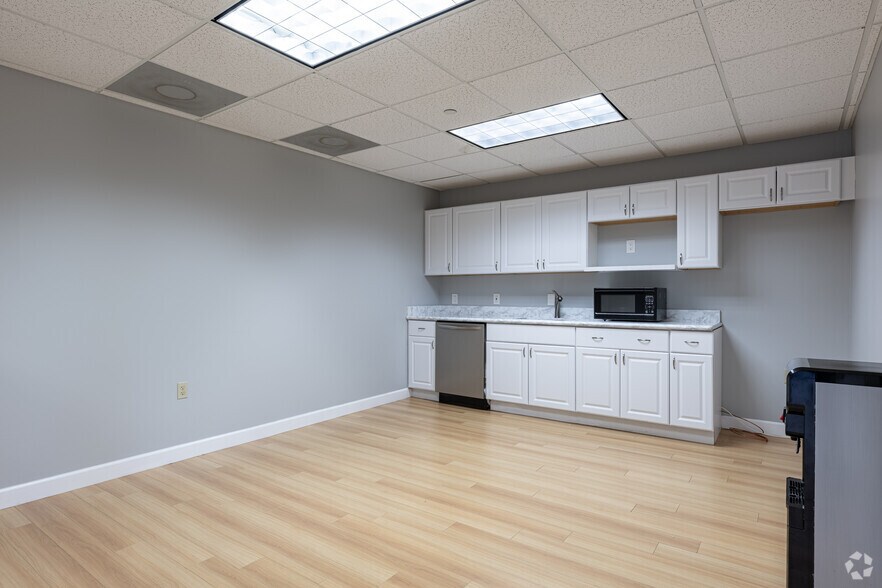 More Photos Of 1665 Palm Beach Lakes Blvd, West Palm Beach Unknown For Lease