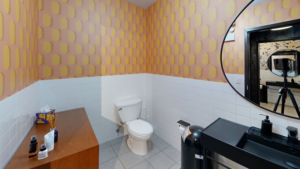 More Photos Of 1643 N Milwaukee Ave, Chicago Office For Lease