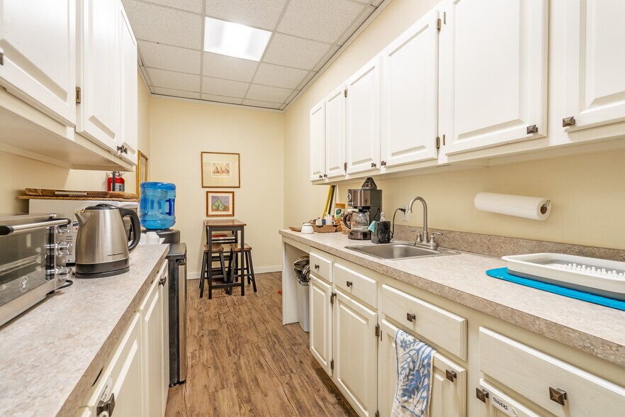 More Photos Of 125 Lincoln Ave, Santa Fe Office For Lease