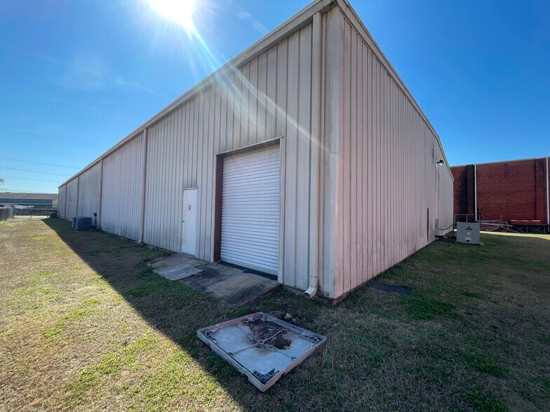 More Photos Of 1100 Chandler St, Montgomery Industrial For Sale