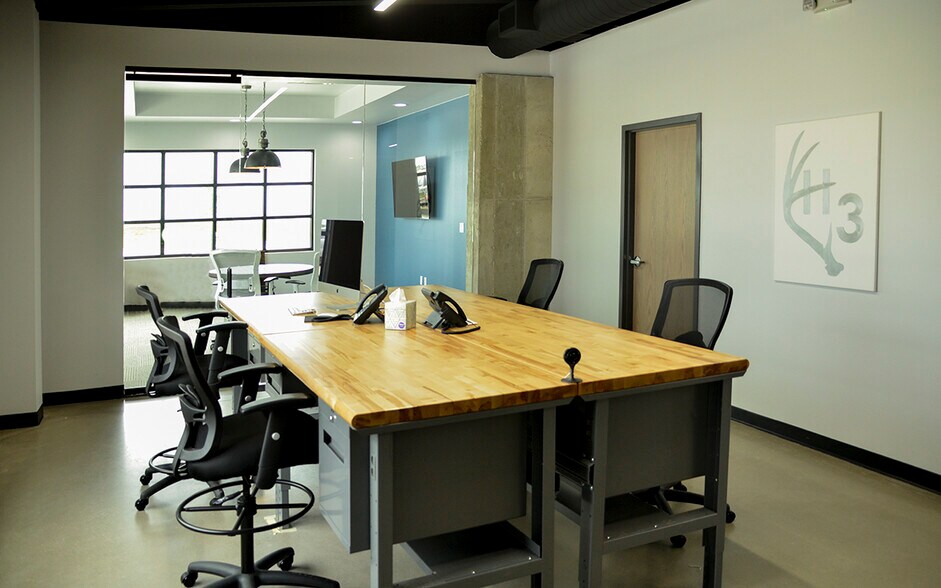 More Photos Of 13085 Harmon Rd, Fort Worth Industrial For Sale