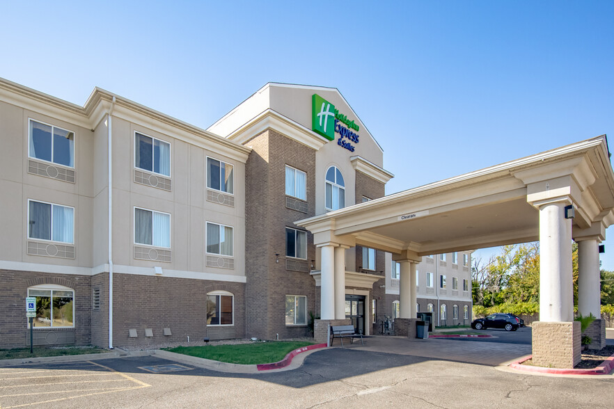 Primary Photo Of 7840 NW 39th Expy, Bethany Hotel For Sale