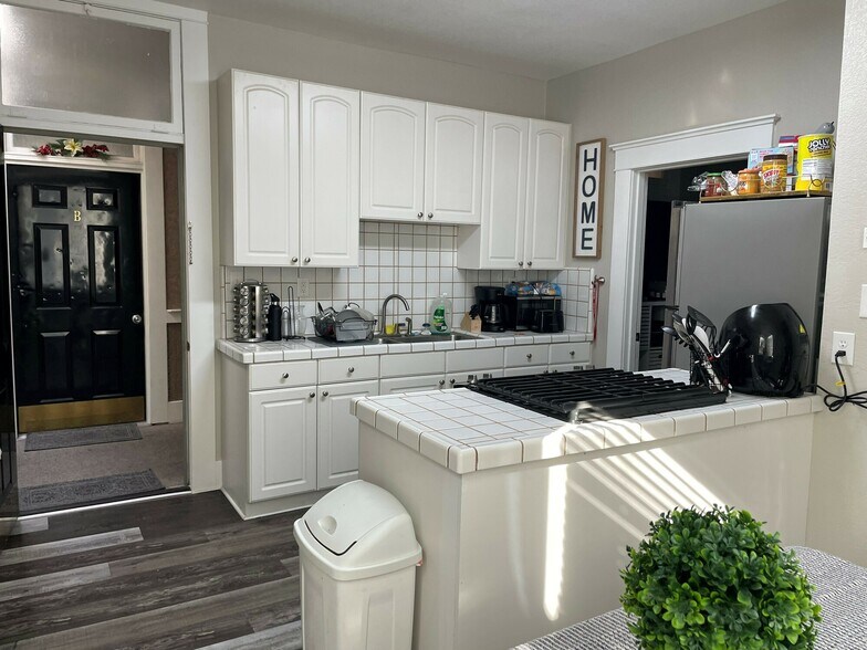 More Photos Of 1231-1241 Broadway Ave, Atwater Storefront Retail Residential For Sale