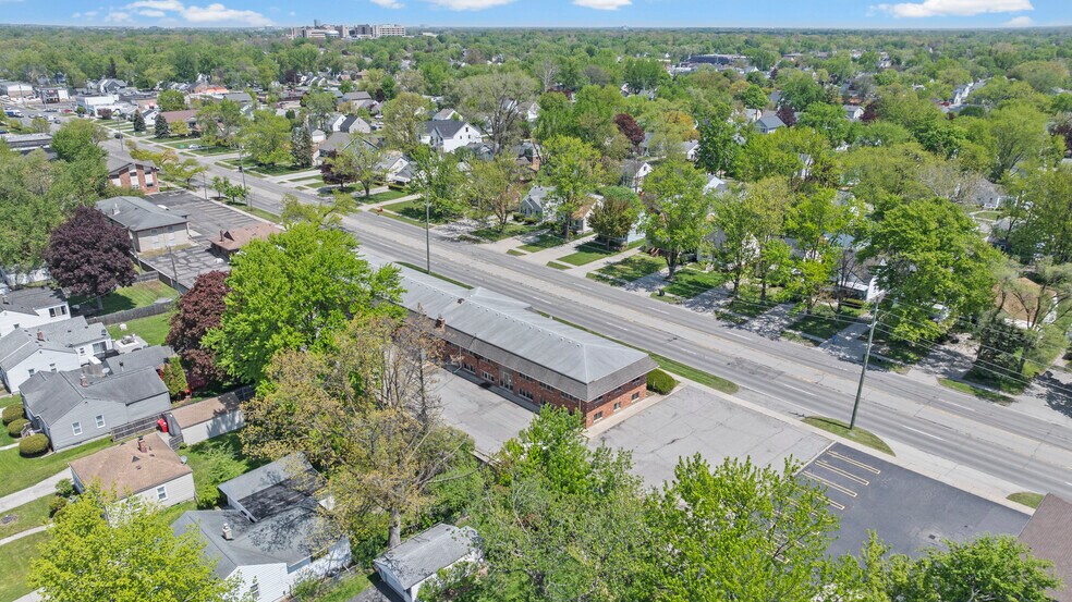 More Photos Of 28475 Greenfield Rd, Southfield Office For Sale