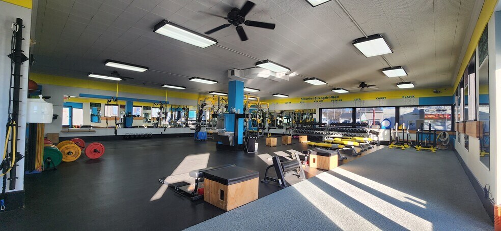 More Photos Of 2510 E Michigan Ave, Lansing Freestanding For Sale