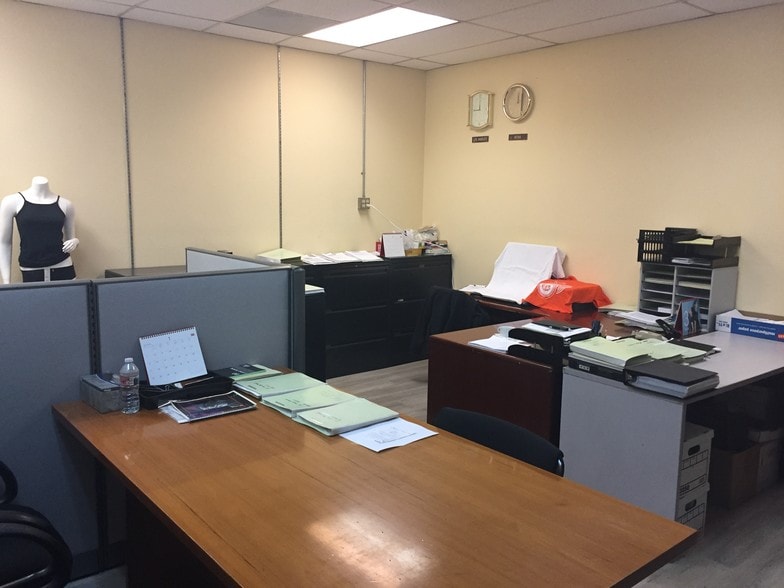 More Photos Of 13810 Bentley Pl, Cerritos Warehouse For Lease