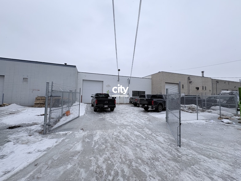 More Photos Of 10555 111th St NW, Edmonton Industrial For Sale
